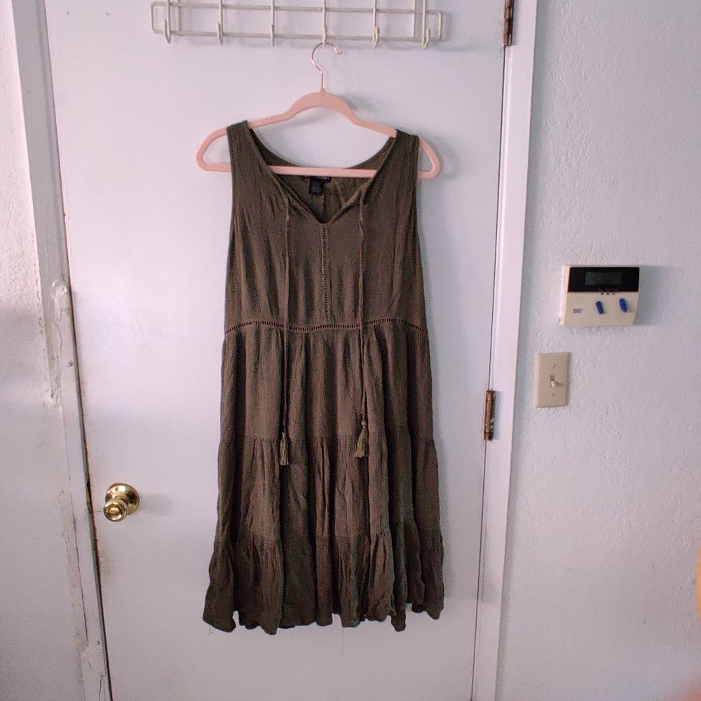 Sleeveless Olive Green Midi Dress from Design365 - L